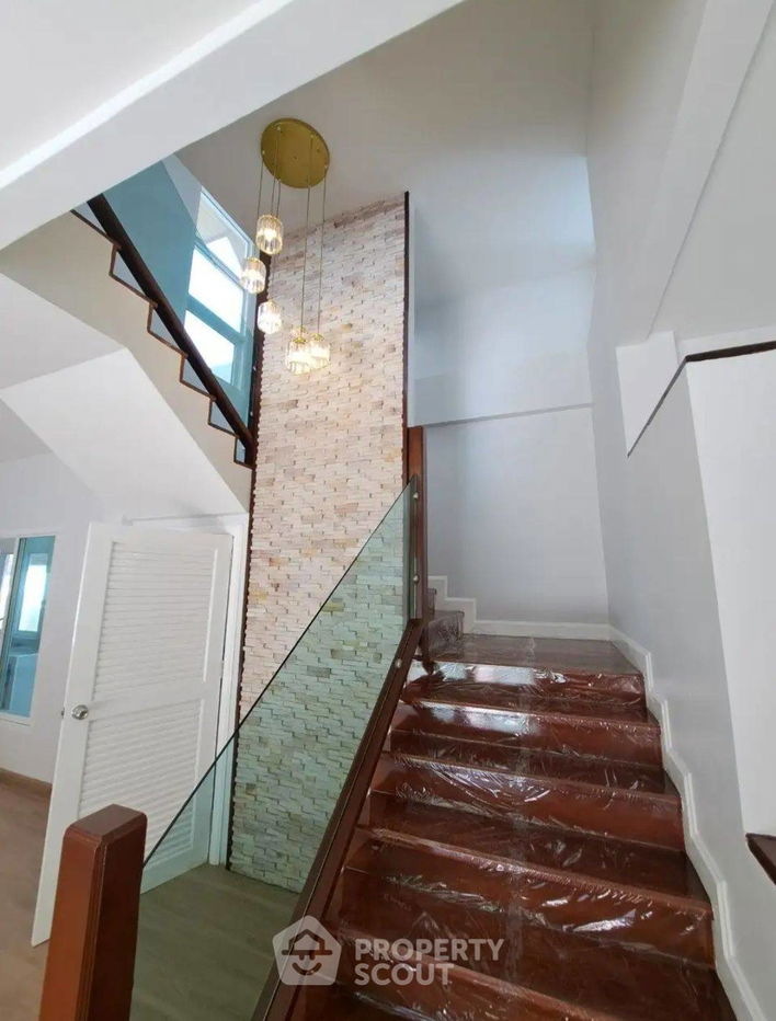 picture 3-BR House near MRT Yaek Tiwanon (ID 2165608) - 8/18