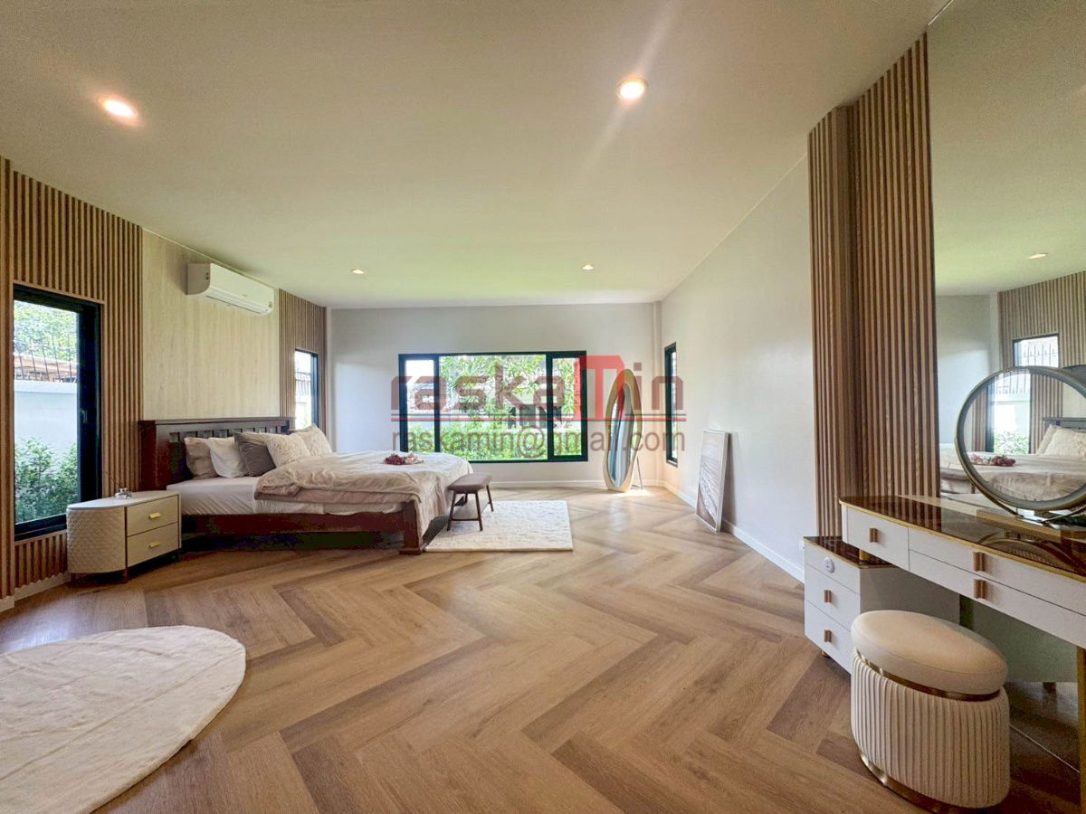 picture House for Sale with Spacious Living Area - 39/49