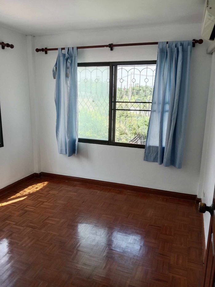 รูป UK06-036 🏡 ให้เช่าบ้านเดี่ยว 2 ชั้น หมู่บ้านปาร์คอิน 1 บางแสน 🛏 3 ห้องนอน | 🚿 2 ห้องน้ำ 💰 ค่าเช่า 13,000 บาท/เดือน - รูปที่ 3/5