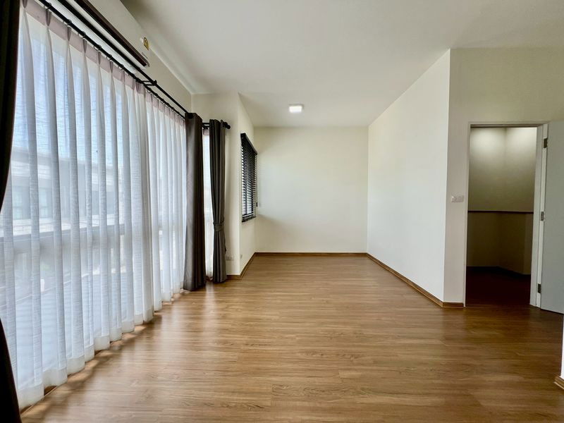 รูป 💎 "บ้านหลังริม + พื้นที่สนามข้างบ้านกว้างพิเศษ เหมือนได้ที่ดินเพิ่มฟรี!" 🏠 โครงการ Grande Pleno ราชพฤกษ์ 💥 ต่อเติมครบ ✨พร้อมอยู่ ​ - รูปที่ 9/20