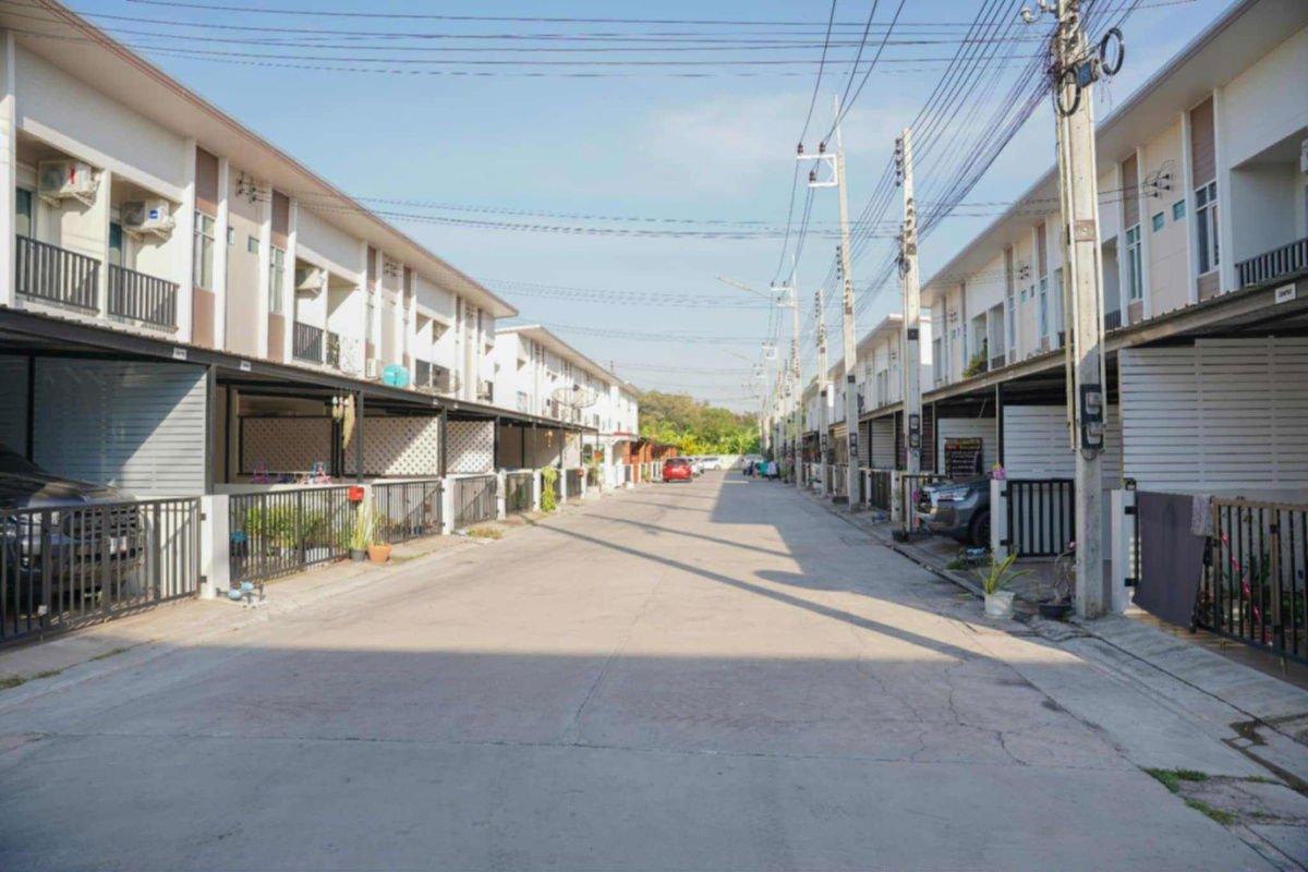 picture UK07-013📣📣 #Townhouse for sale, 2 floors 🔥Extension at the back of the house with built-in kitchen - 5/16