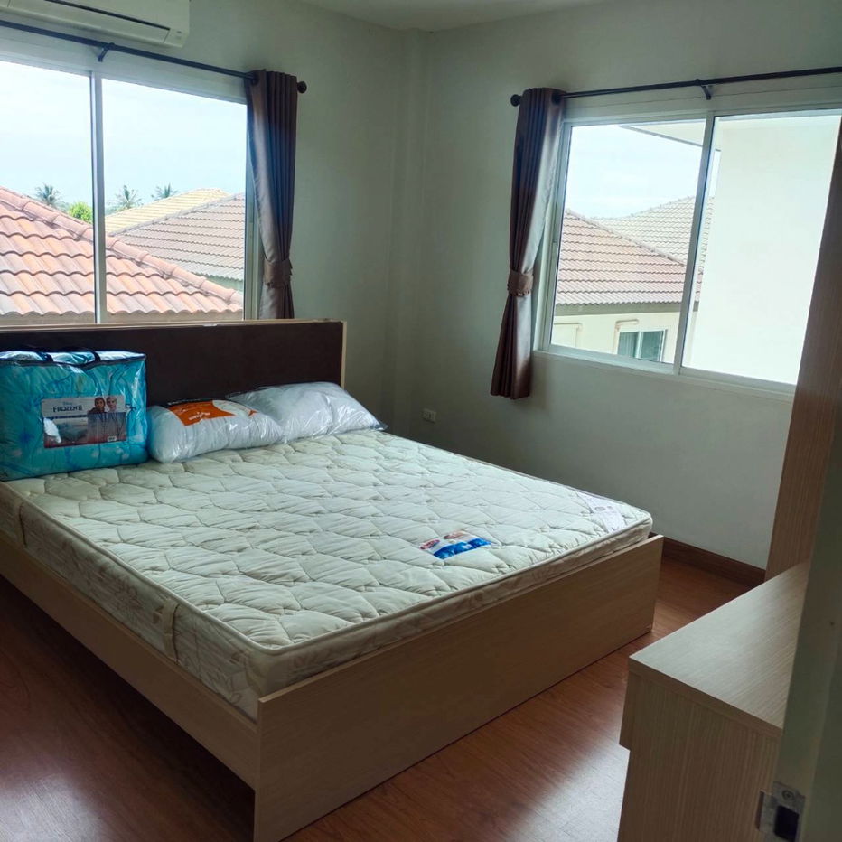 picture UK06-051 🏡 **Lake Valley House for rent, available to move in on October 4th!** 🌿 - Rent 30,000 baht/month  - 3/20