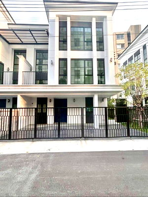 เช่าบ้านเดี่ยว วิทยาลัยพยาบาลบรมราชชนนีนนทบุรี : ให้เช่าบ้านเดี่ยว 3 ชั้น ถนนสามัคคี ใกล้รร.นานาชาติ ISB  👉🏻 PINE WELLNESS RESIDENCE PRACHACHUEN (ไพนน์ เวลเนส เรสซิเดนซ์ ประชาชื่น) 