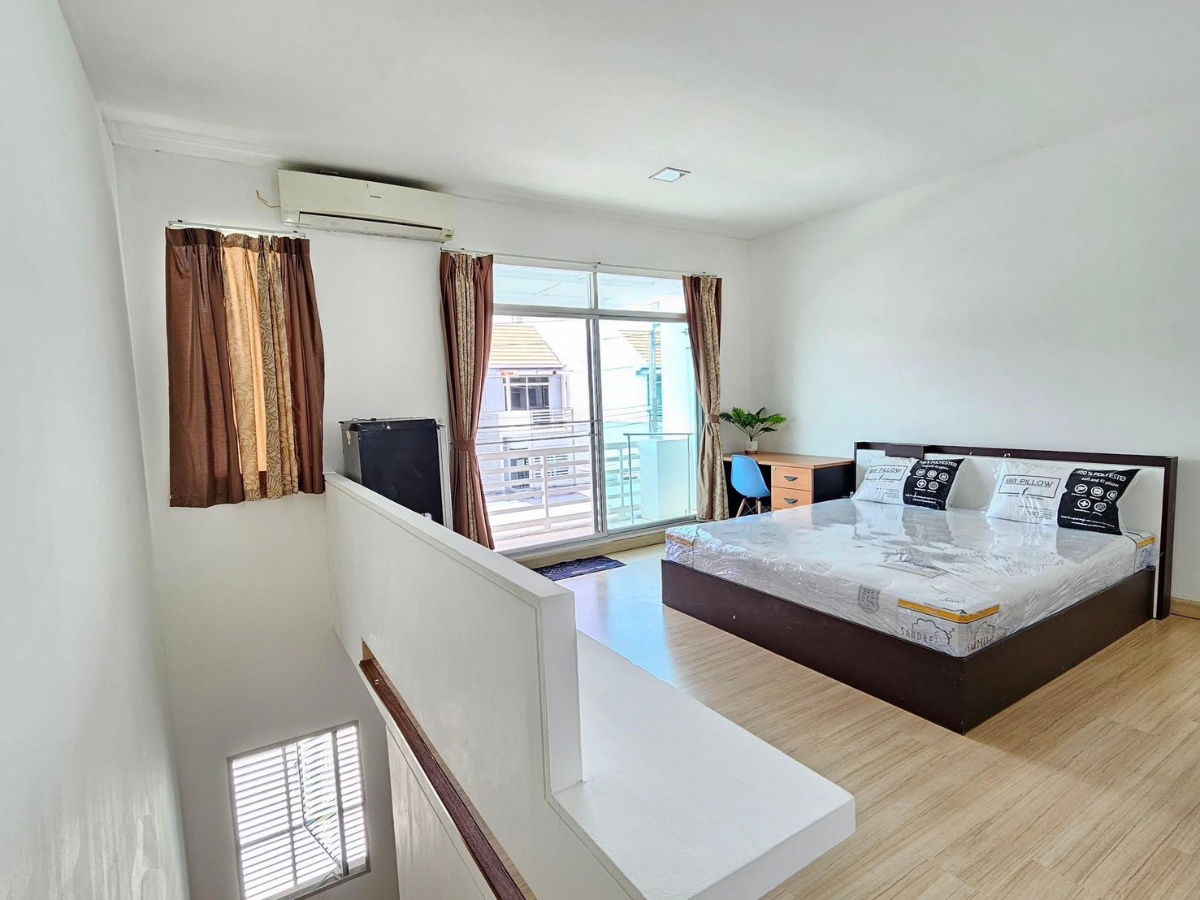 รูป 🏠#เช่าทาวน์โฮม3ชั้น หมู่บ้านBaanmai พระราม9-ศรีนครินทร์ 3ห้องนอน 3ห้องน้ำ ติดเเอร์ทั้งหลังพร้อมเฟอร์นิเจอร์ ฟูกที่นอนใหม่ทุกห้อง - รูปที่ 16/17