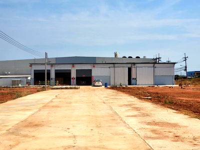Shophouses for rent Raffles International College : Warehouse building for rent, space for rent, vacant land next to Big C, Samut Songkhram
