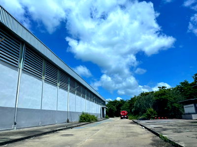 โรงงาน ถนนอุบล-ตระการ : โรงงาน เนื้อที่ทั้งหมด 39915.6 ตารางเมตร 223 หมู่ที่ 5 ตำบลไร่น้อย อำเภอเมืองอุบลราชธานี อุบลราชธานี ราคา 97,192,000 บาท