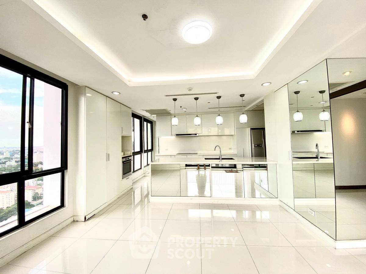 picture 3-BR Condo at Icon 3 Condominium close to Thong Lo (ID 1019405) - 3/13