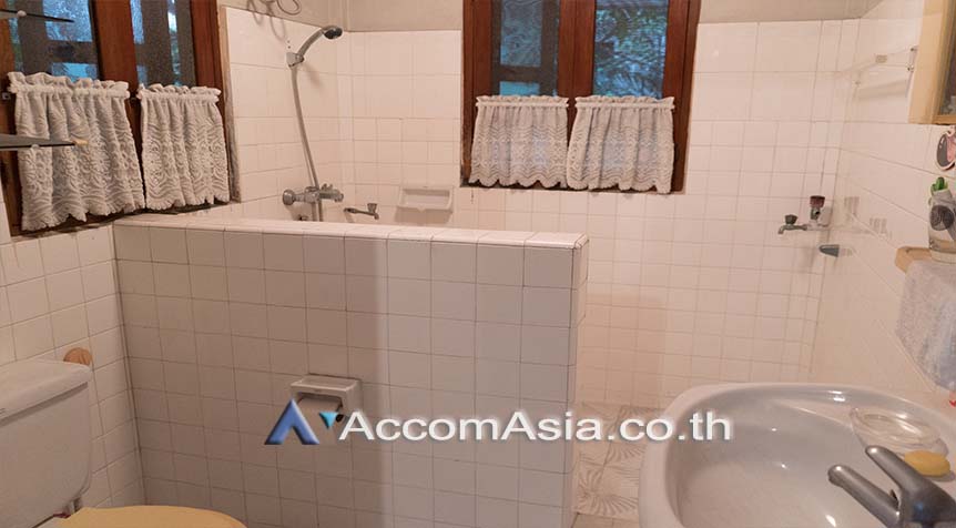 picture 🔼🔽 AccomA 📩 Home Office,Garden 4 BR House in Khlong Ton Nuea (AA26054) - 13/20