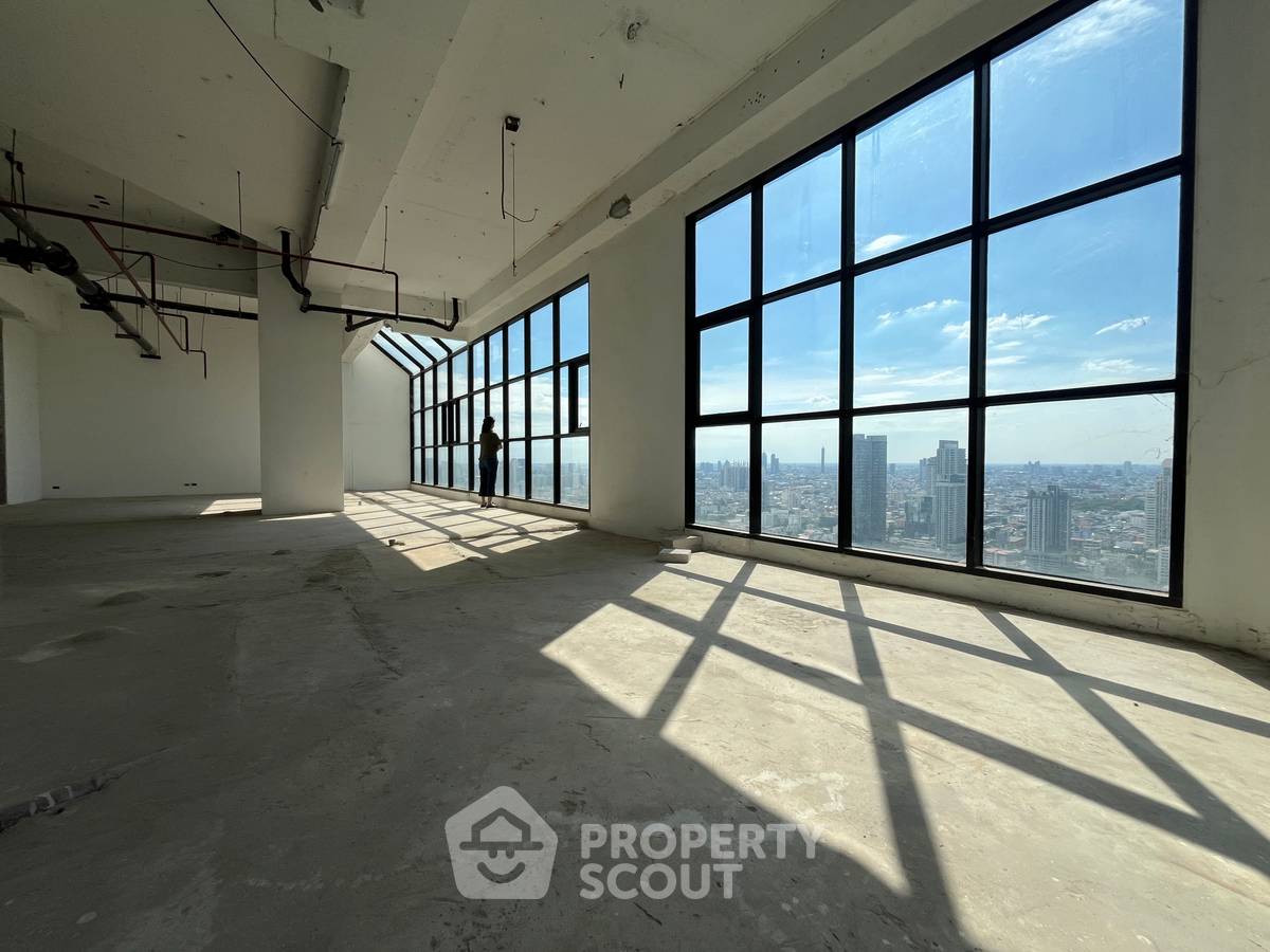 picture 4-BR Condo at Sathorn Gardens near MRT Si Lom (ID 2244568) - 4/24