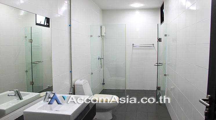 รูป 🔼🔽 AccomA 📩 Pet friendly,Home Office 4 BR Townhouse in Khlong Ton Nuea (AA25261) - รูปที่ 11/11