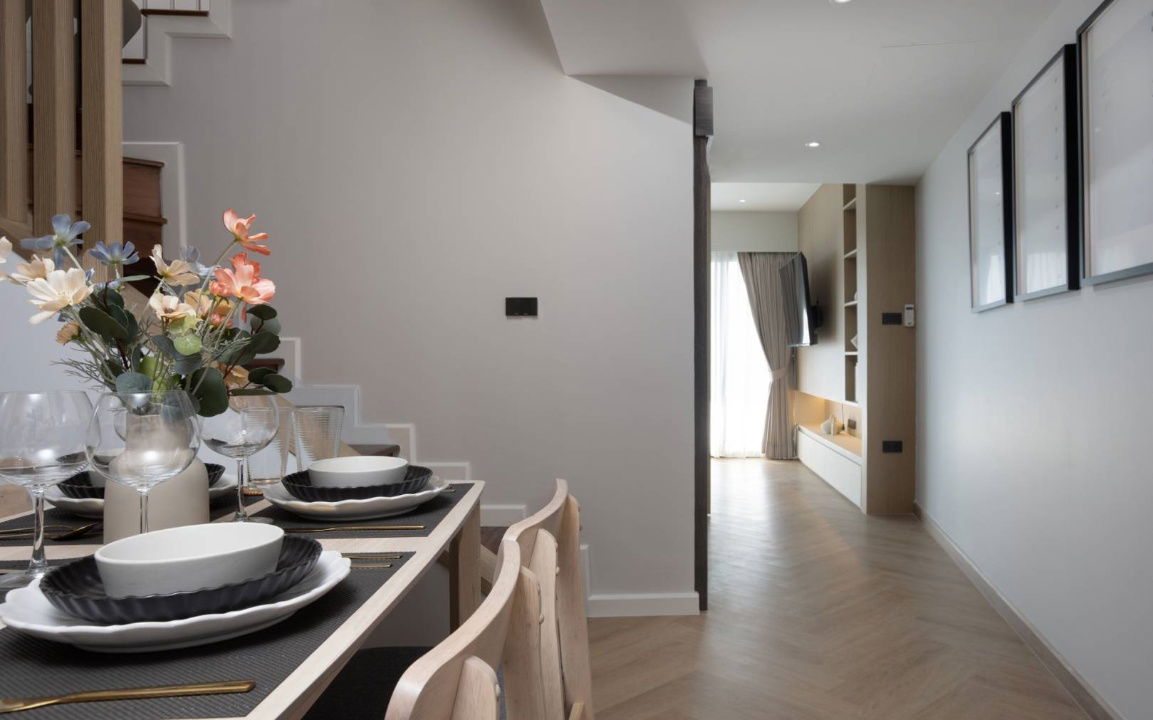 picture For rent: PENTHOUSE CONDO, large room in the heart of Nimman, offering the feeling of living in a private home RW006801 - 8/11