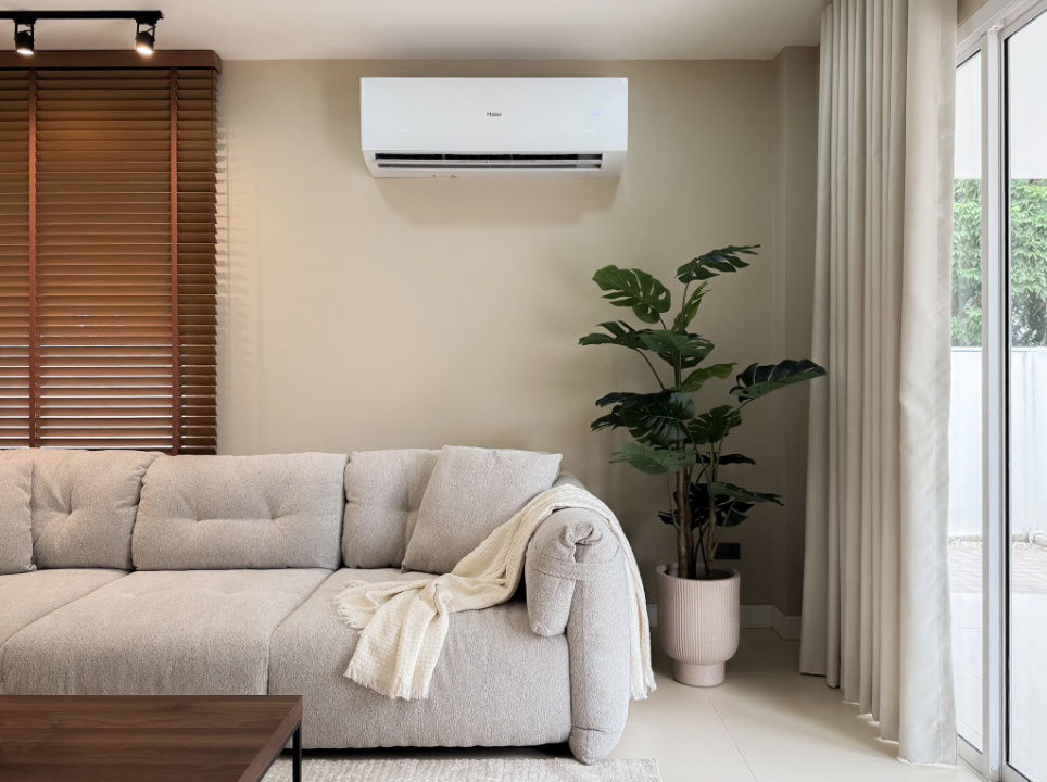 picture House for Sale in Kwan Wieng. Warm-toned 4-bedroom home, fully furnished with electrical appliances.  SW002852 - 33/34