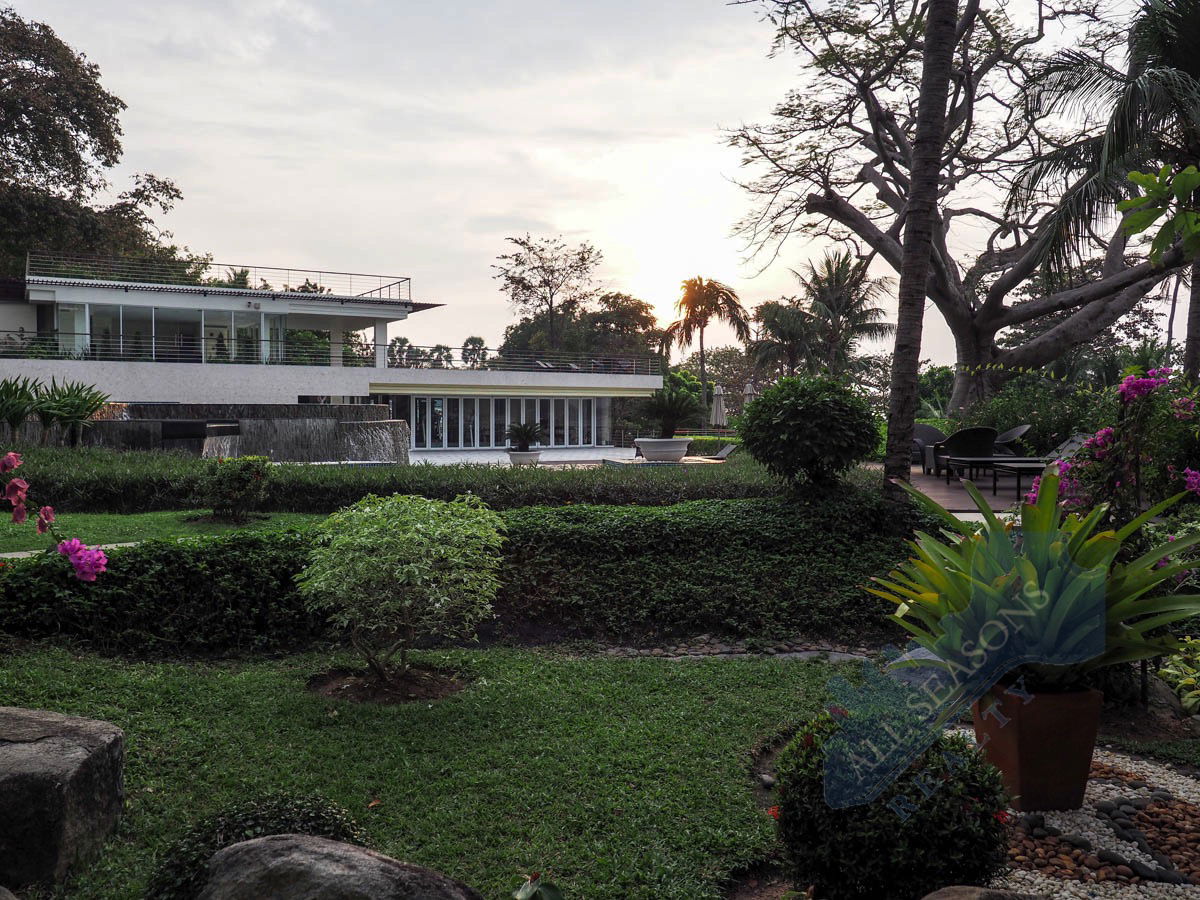 picture 2 Bedrooms Condominium @ The Cove - 30/31