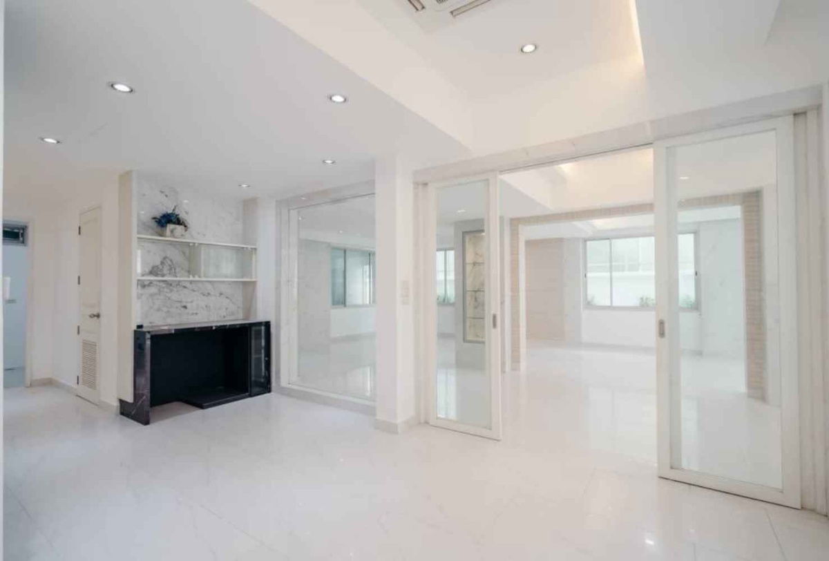รูป ขาย Townhome 3 ชั้น สุขุมวิท 15 ทำเลทอง ใกล้ BTS อโศก & MRT เพชรบุรี เดิน 1 นาทีถึงโรงเรียนนานาชาติ NIST - รูปที่ 4/17