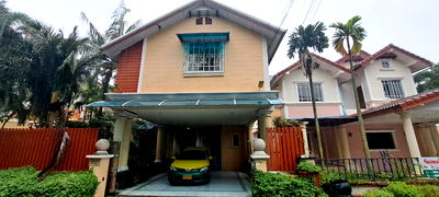 Houses for sale Pinthong Industrial Estate : Two-story detached house for sale, Park Avenue Village, Bang Lamung District, near Home Park Avenue Pattaya (N.1390)