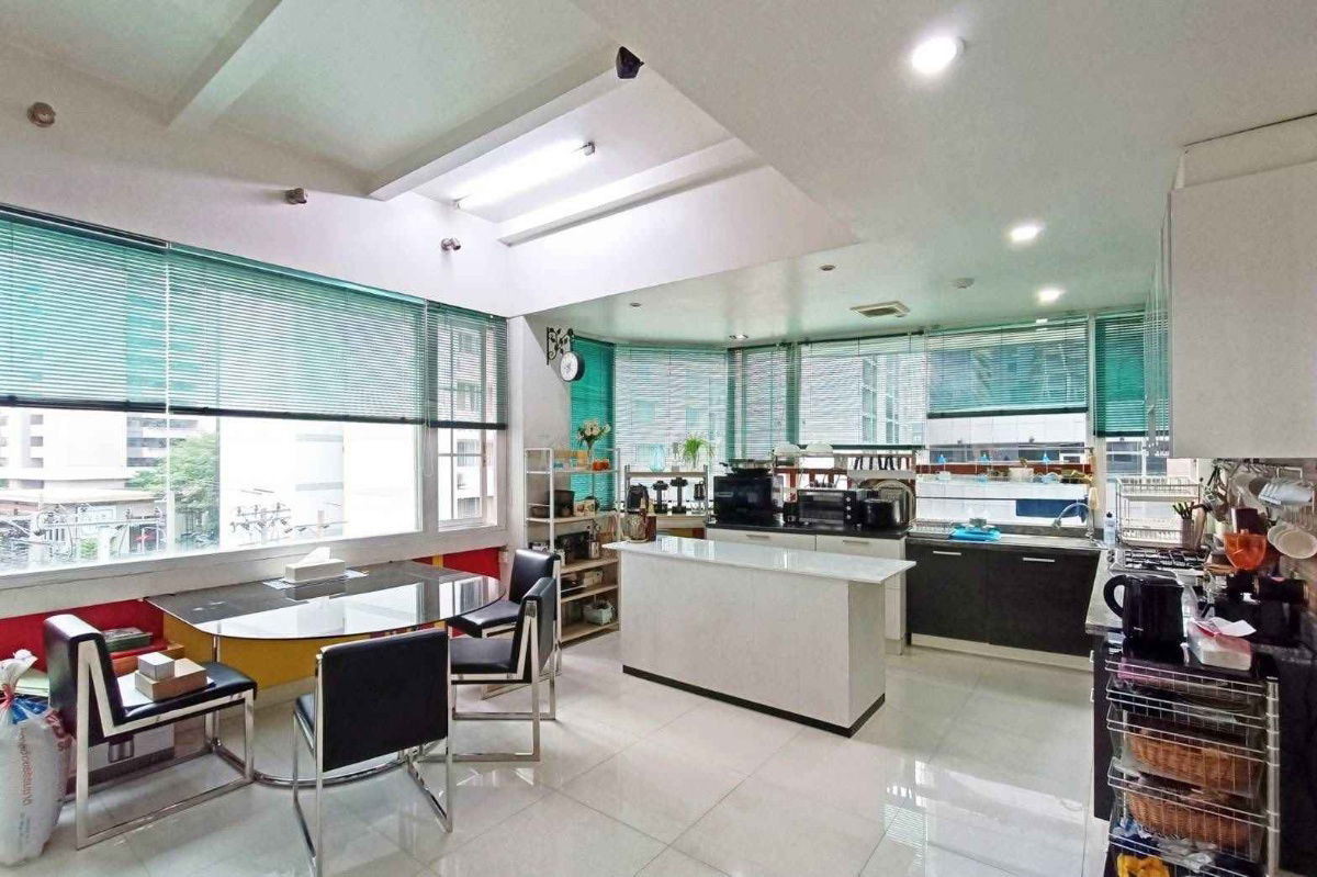 picture Urgent Sale – Luxury Duplex Penthouse on Sukhumvit 24, 300m from BTS Phrom Phong - 6/20