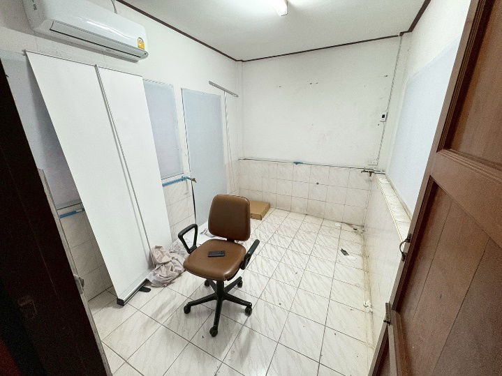 picture Home Office For Rent – 4-Story Building, Next to 7-Eleven, in the Heart of Town in Town, Lat Phrao 94 - 12/33