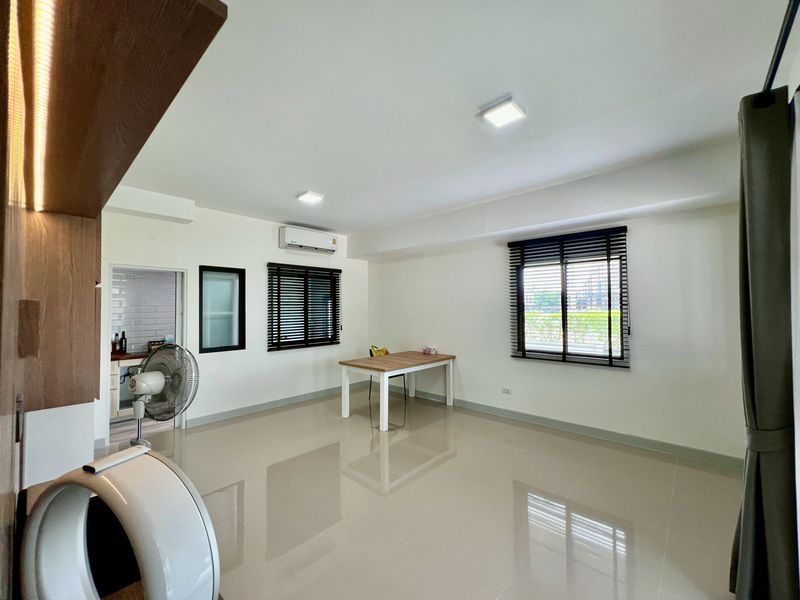 รูป 💎 "บ้านหลังริม + พื้นที่สนามข้างบ้านกว้างพิเศษ เหมือนได้ที่ดินเพิ่มฟรี!" 🏠 โครงการ Grande Pleno ราชพฤกษ์ 💥 ต่อเติมครบ ✨พร้อมอยู่ ​ - รูปที่ 5/20