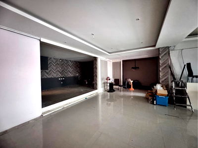 Retail spaces for rent Sukhumvit Road : Office space for rent Sukhumvit 55 near Starbucks Thonglor 16.27 sq m. (N.1728)