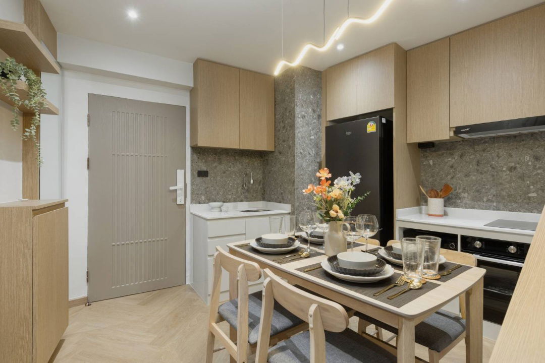 picture For rent: PENTHOUSE CONDO, large room in the heart of Nimman, offering the feeling of living in a private home RW006801 - 11/11