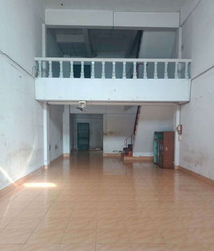 อาคารพาณิชย์ เนื้อที่ทั้งหมด 485.6 ตารางเมตร เลขที่ 120/14 ตำบลเขาวง อำเภอบ้านตาขุน สุราษฎร์ธานี ราคา 4,428,000 บาท