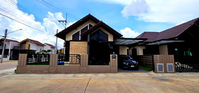 บ้านเดี่ยวให้เช่า : UK06-055 🏡 บ้านเดี่ยวหลังริม หมู่บ้านแสนมณี เนเจอร์ 17  🧡 ปล่อยเช่า 14,000 บาท/เดือน — พร้อมเข้าอยู่ 1 ต.ค. 2568
