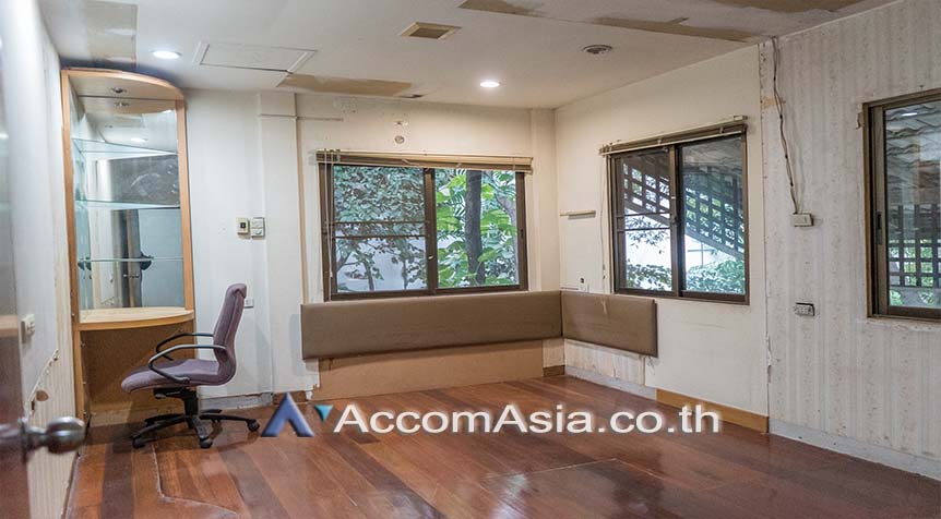 picture 🔼🔽 AccomA 📩 Home Office,Garden 4 BR House in Khlong Ton Nuea (AA26054) - 17/20