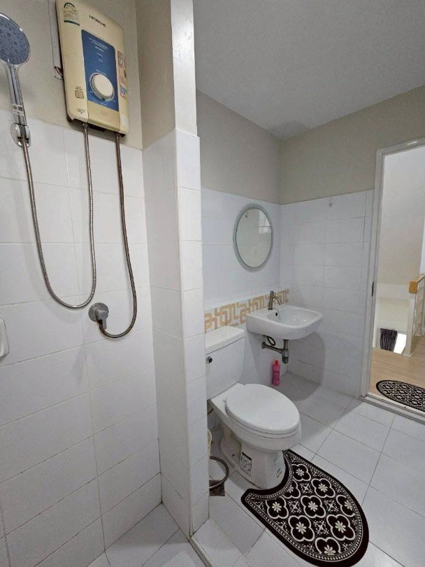รูป ขายบ้าน กรุงเทพกรีฑา ซ.7 " บ้านใหม่พระรามเก้า-ศรีนครินทร์ " ติดแอร์ทั้งหลัง พร้อมเฟอร์นิเจอร์ และฟูกที่นอนอย่างดีทุกห้องนอน จอดรถได้ 3 คัน - รูปที่ 12/21
