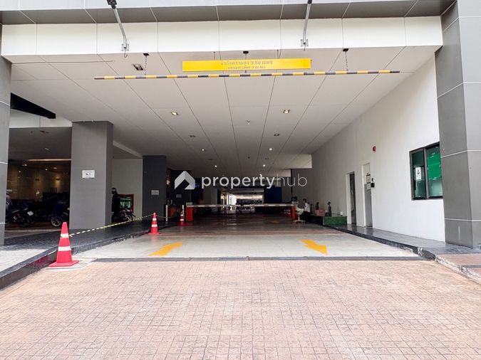 15 Sukhumvit Residences
