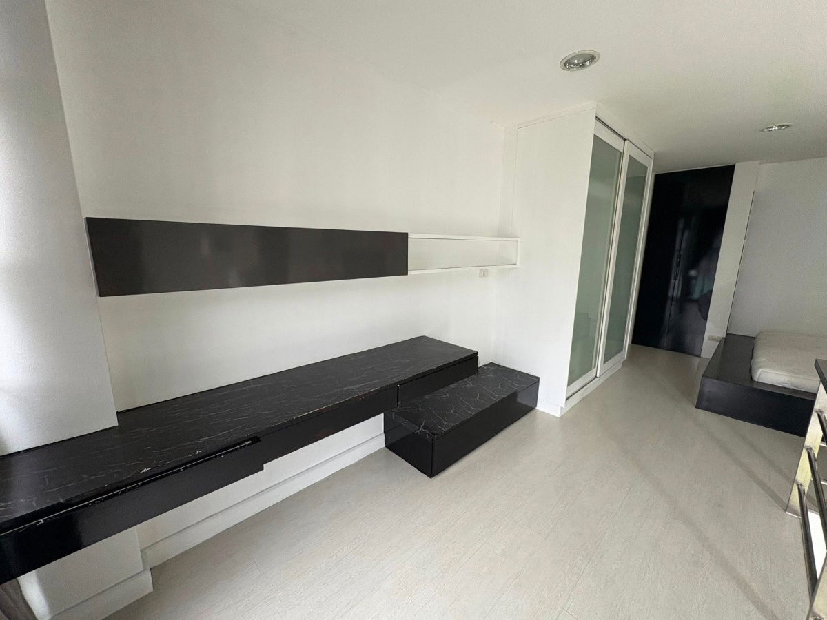picture Urgent Rent!! Great Price! Beautifully Decorated Unit at D65 Condominium - 12/13