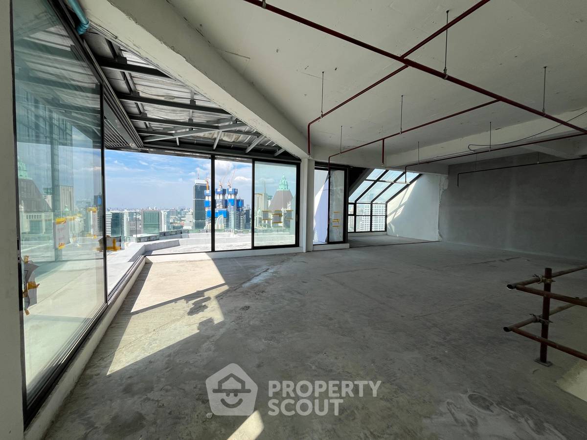 picture 4-BR Condo at Sathorn Gardens near MRT Si Lom (ID 2244568) - 10/24