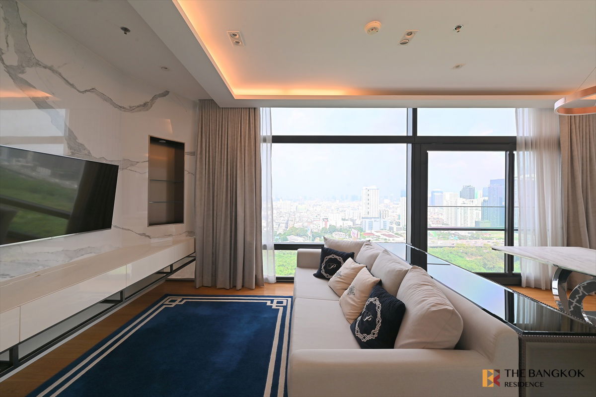 picture Circle Living Prototype 🌟 Stylish Unit with Triple Panoramic View 🏙️ Near MRT Phetchaburi - 3/17