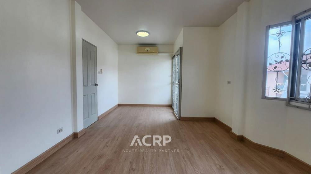 picture 3-story townhome for sale, newly renovated, Supalai Sukhumvit-Srinakarin, in good condition - 13/19