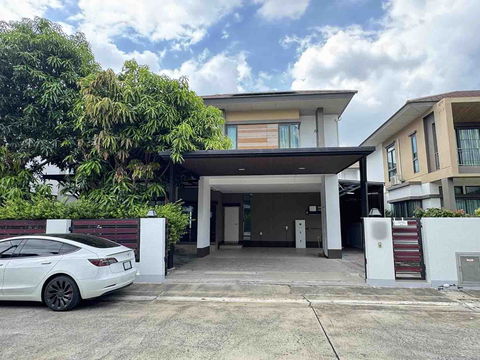 Two-story detached house for rent in Thanapirom Village, Navanakorn Khlong Nueng, Khlong Luang District, Pathum Thani