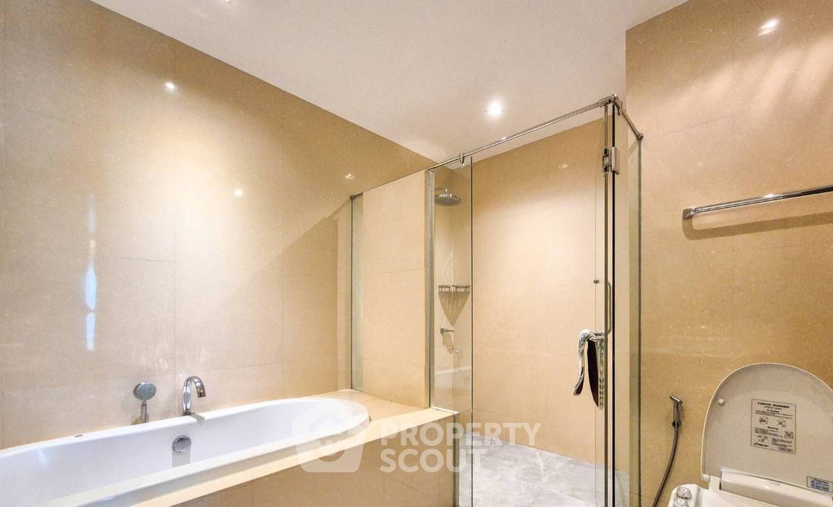 picture 2-BR Condo at The Madison near BTS Phrom Phong (ID 2253801) - 9/16