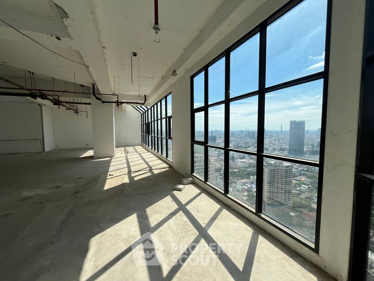 picture 4-BR Condo at Sathorn Gardens near MRT Si Lom (ID 2244568) - 5/24