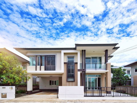PK001 Modern 5-Bedroom Luxury Home at Casa Legend Pinklao-Ratchapruek