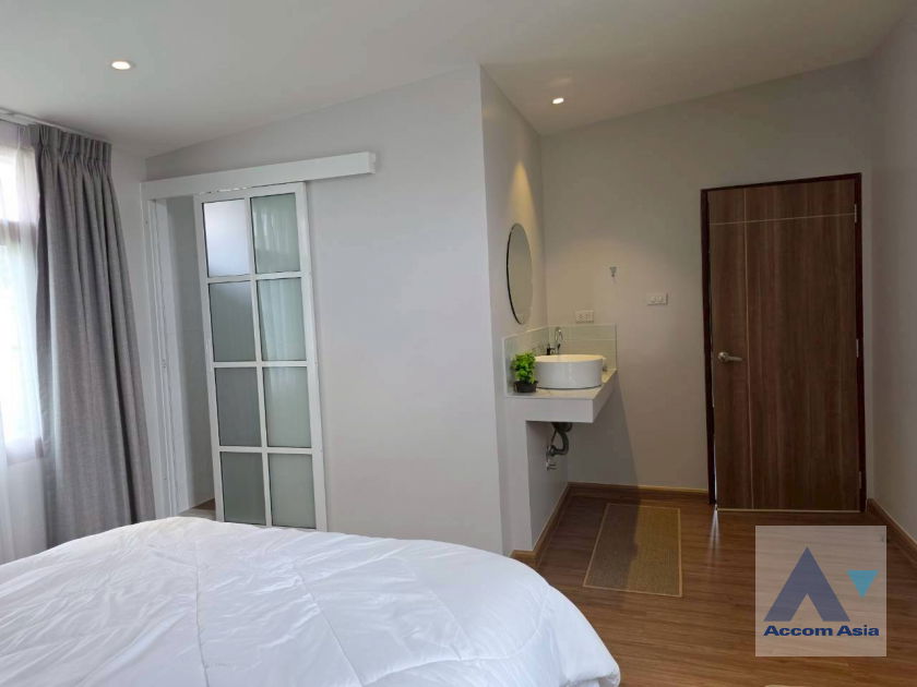 picture 🔼🔽 AccomA 📩 Home Office 5 BR House in Phra Khanong (AA44429) - 12/17