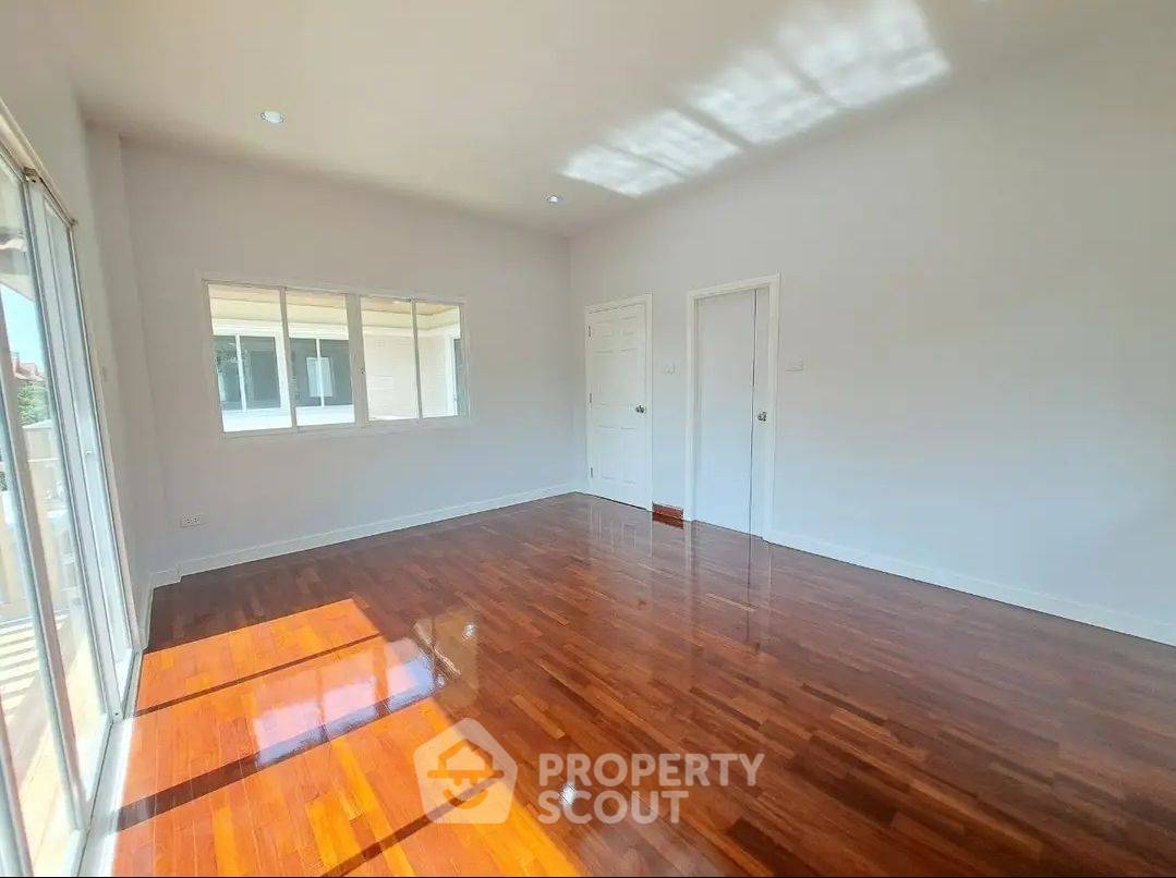 picture 3-BR House near MRT Yaek Tiwanon (ID 2165608) - 18/18