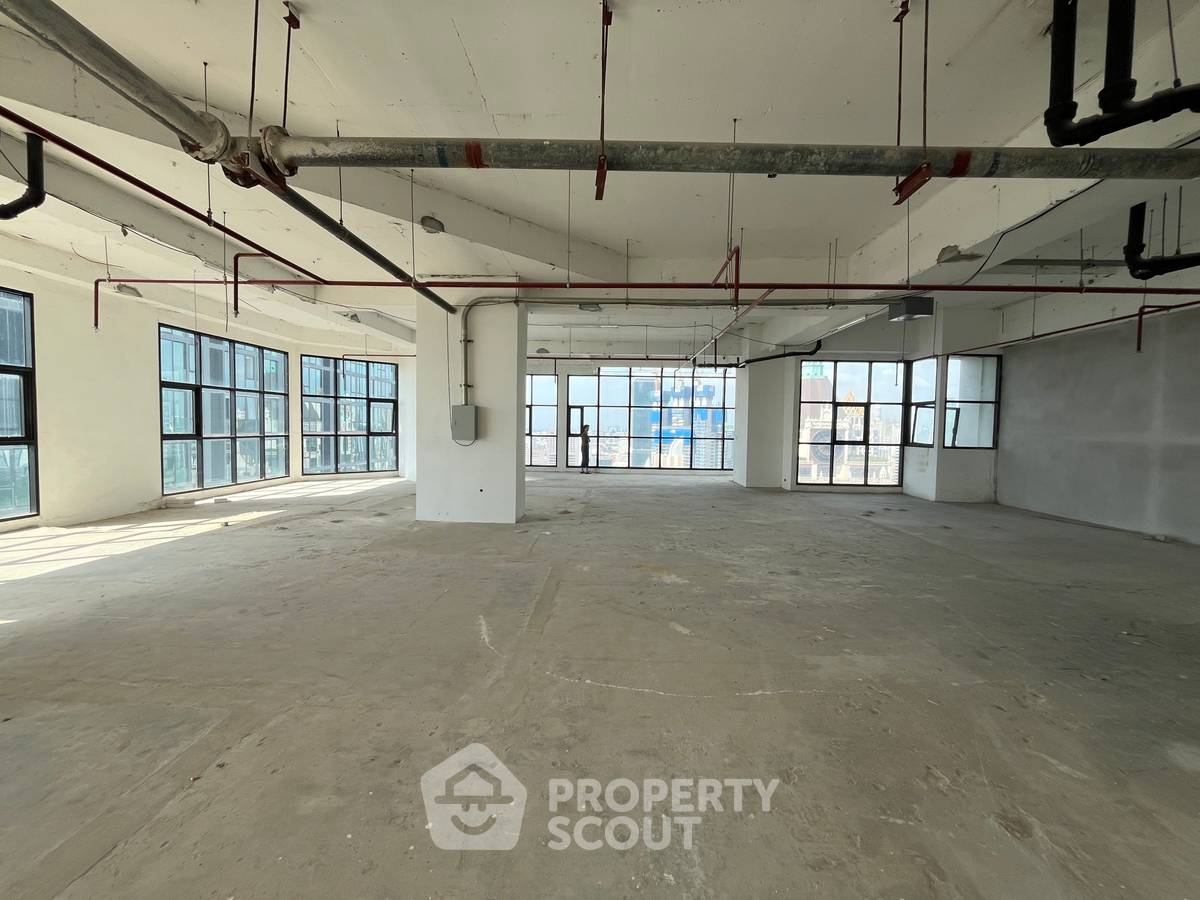 picture 4-BR Condo at Sathorn Gardens near MRT Si Lom (ID 2244568) - 3/24