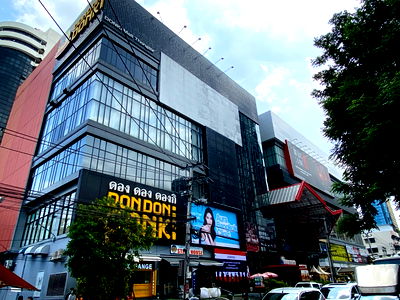Retail spaces for rent Sukhumvit Road : ✨ Premium Retail Space for Rent in the Heart of Thonglor–Ekkamai (Owner Post) 📍 Unit 303 | 3rd Floor | Donki Mall Thonglor