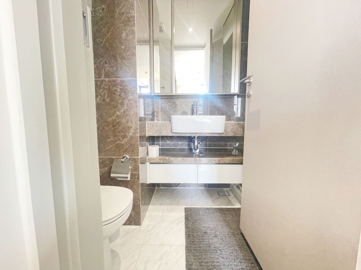 picture For rent, Fynn Asoke nearby BTS/MRT, fully furnished, with bathub . Ready to move in. - 10/13