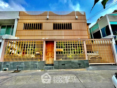 Houses for sale Srinakharinwirot University Prasanmit Campus : 2-BR House near BTS Ekkamai (ID 1431738)