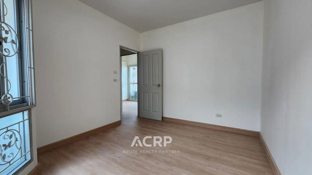 picture 3-story townhome for sale, newly renovated, Supalai Sukhumvit-Srinakarin, in good condition - 12/19