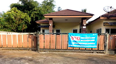 บ้านเดี่ยว เนื้อที่ทั้งหมด 263.2 ตารางเมตร เลขที่ 5/16 โครงการบ้านฉัตรเพชร ไม่ปรากฏชื่อ แยกจากซอยฉัตรเพชร ตำบลทุ่งตำเสา อำเภอหาดใหญ่ สงขลา ราคา 1,495,000 บาท