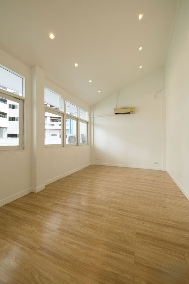 picture LTH12956 – Townhouse Home Office for Rent at Sukhumvit 49/1 Size approx. 240 sqm. Land 30 sq.w. 7 rooms 4 baths Near BTS Phrom Phong ONLY 145K/month - 3/10