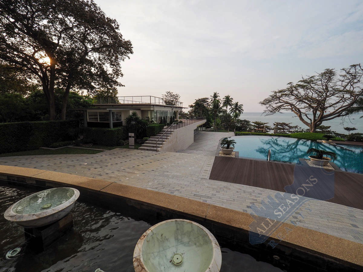 picture 2 Bedrooms Condominium @ The Cove - 12/31