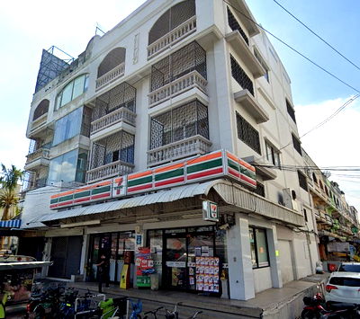 Shophouses for rent Bangkok : ARL LatKrabang 749m. 4.5-story commercial building for rent corner unit 23 sq wah 390 sq m Asia Comm