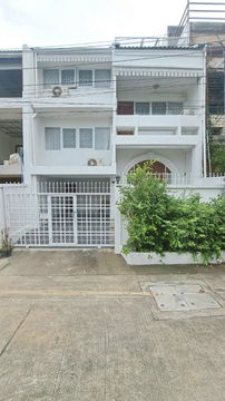 ให้เช่าทาวน์เฮ้าส์ ซอยเอกมัย 22 จอดรถ 2 คัน สภาพสวย พร้อมอยู่ (N.1771)