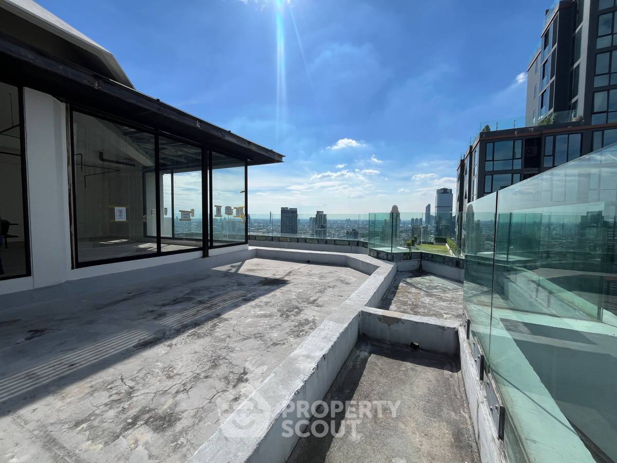 picture 4-BR Condo at Sathorn Gardens near MRT Si Lom (ID 2244568) - 16/24